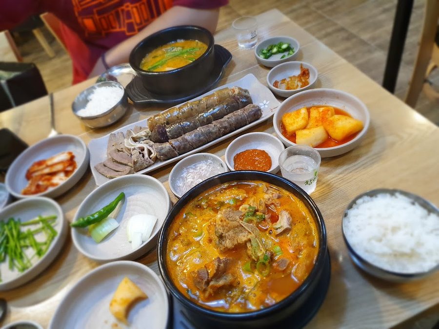 Sinuiju Sundae and Jjukkumi Mangwon-dong