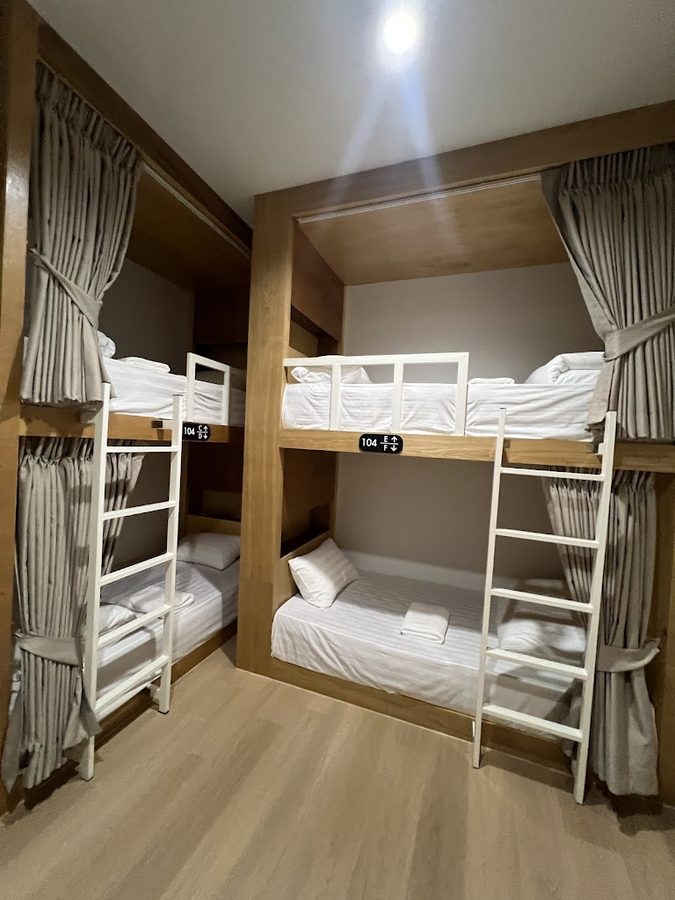 InnDeSea Poshtel