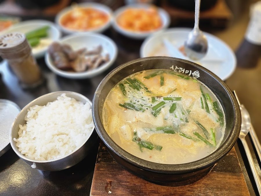 Sandeomi Miseong Dwaeji Gukbap