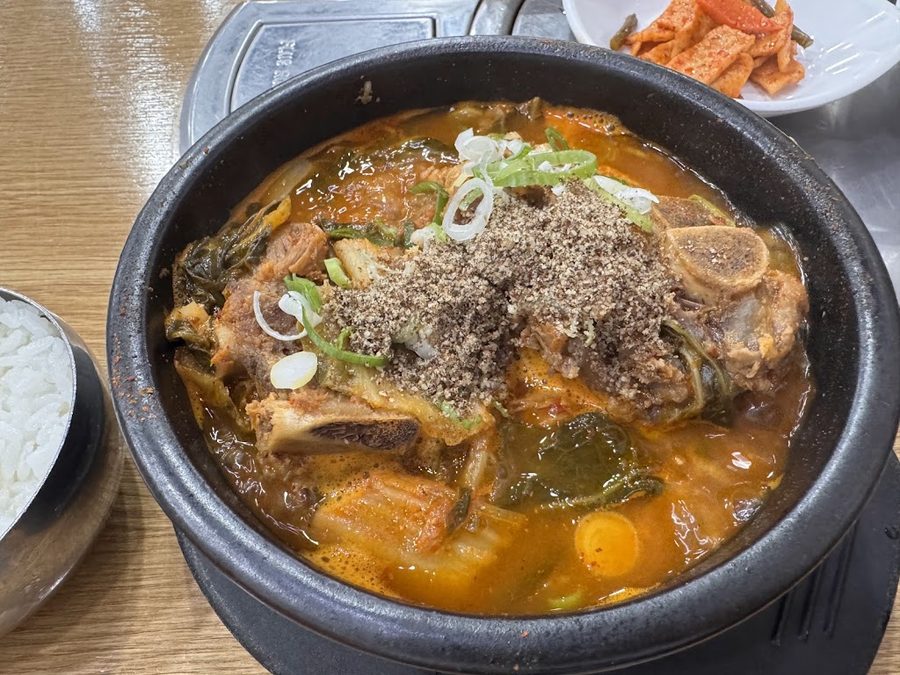 Wondang Gamja-tang (pork back-bone stew) Seoullo Branch