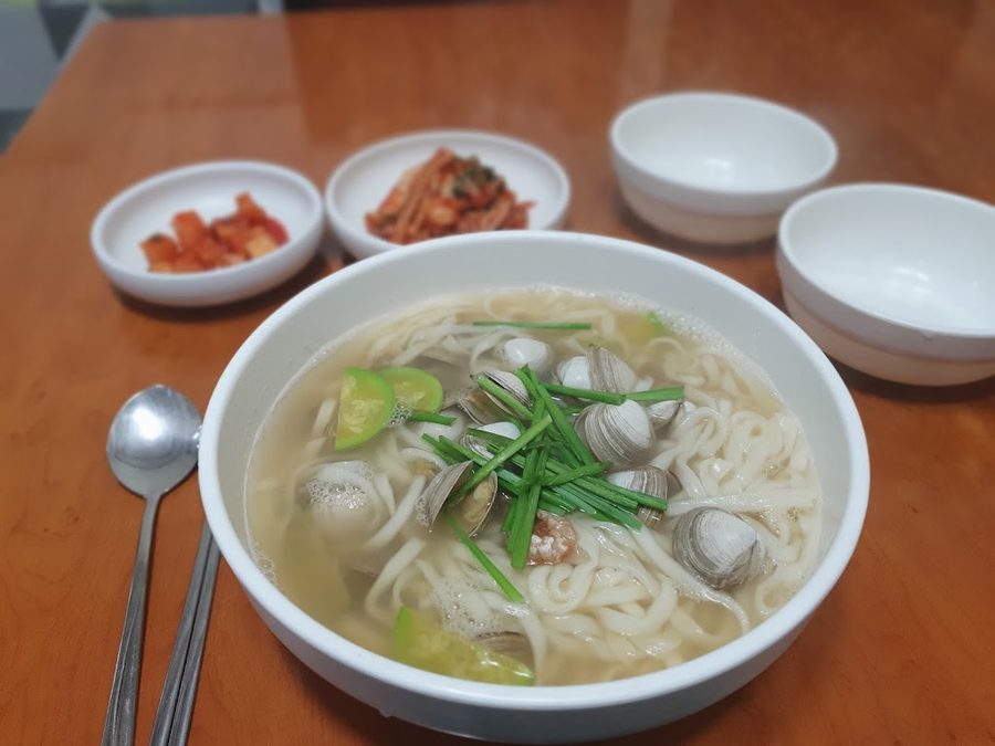 신촌조개손칼국수