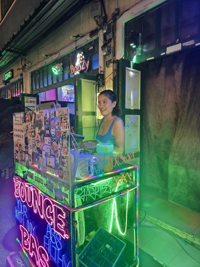 Boozy bar (Khao San)