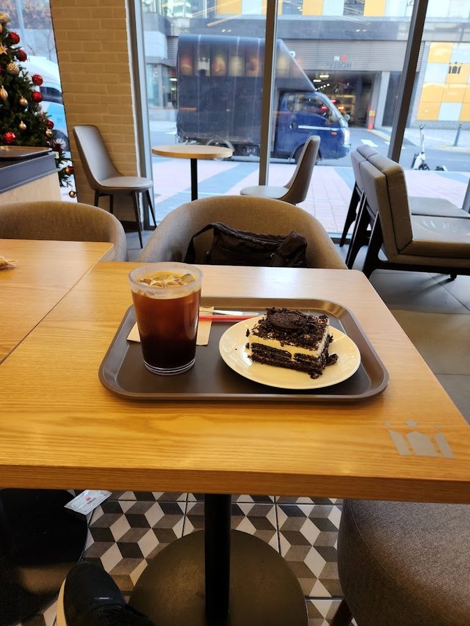 Hollys Cheongdam Samseong-ro Branch