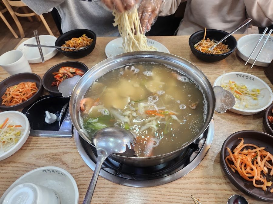 Baekcheongu Kalguksu Gwanggyo Branch
