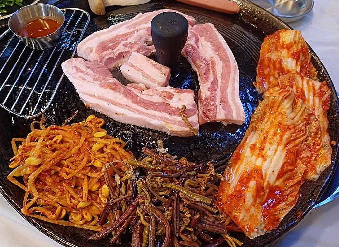 흥부솥뚜껑생삼겹살 노원본점