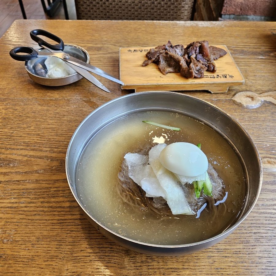 육쌈냉면 이수점