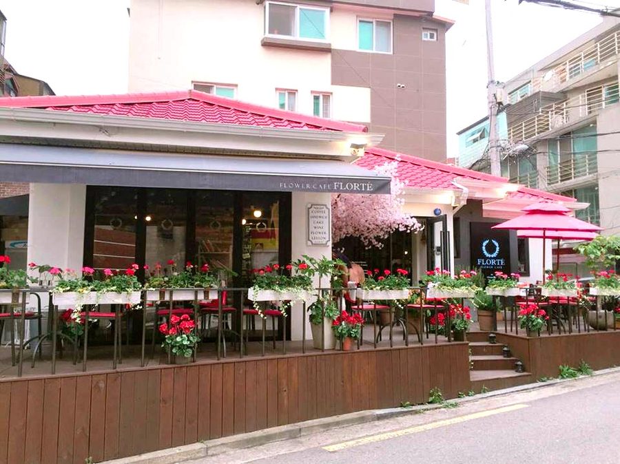 Lovin' Her Flower Cafe & Bar