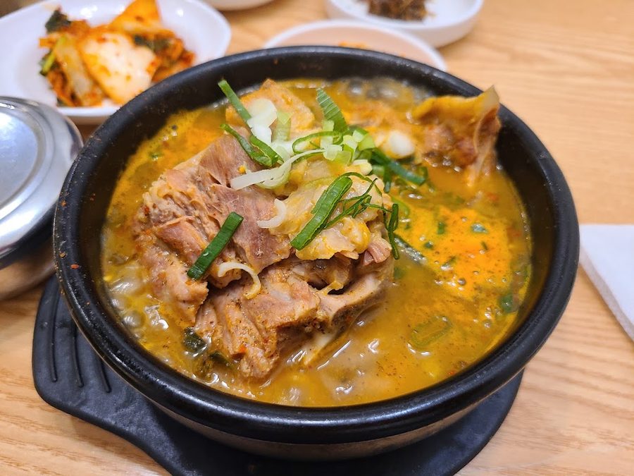 Tteumbugi Hwanggeum Jokbal