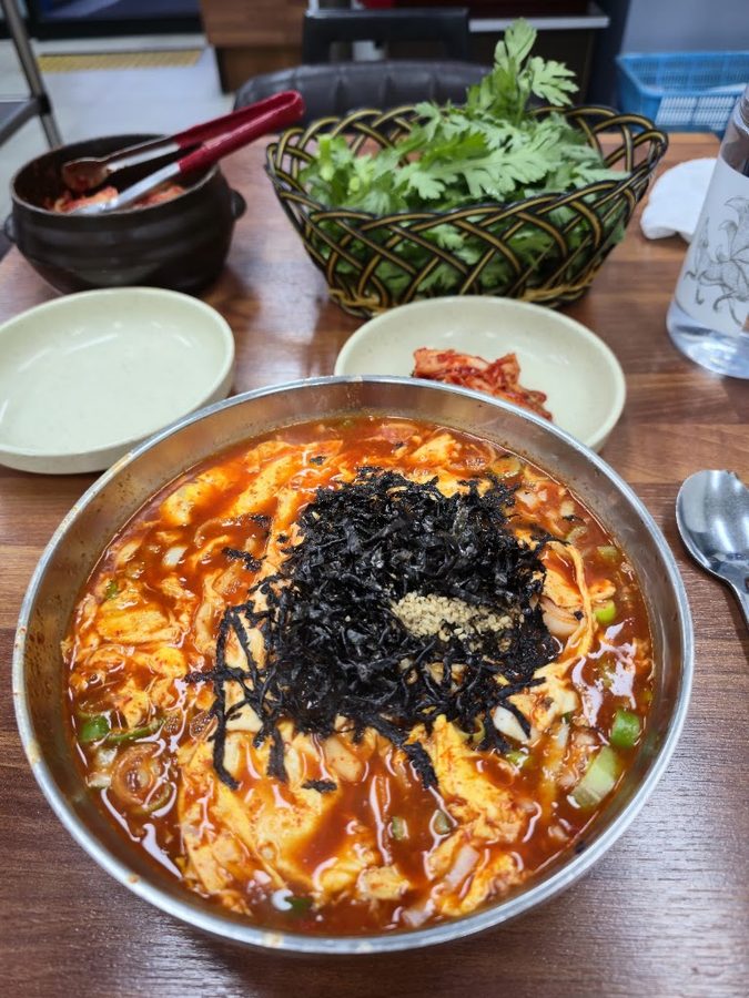 Byeondong Gongju Eolkeuni Kalguksu Restaurant