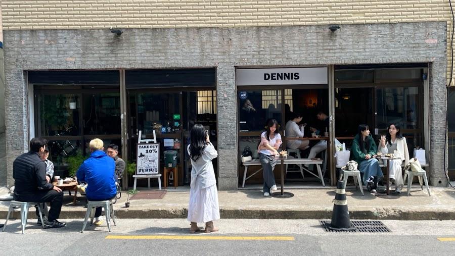 CAFE DENNIS
