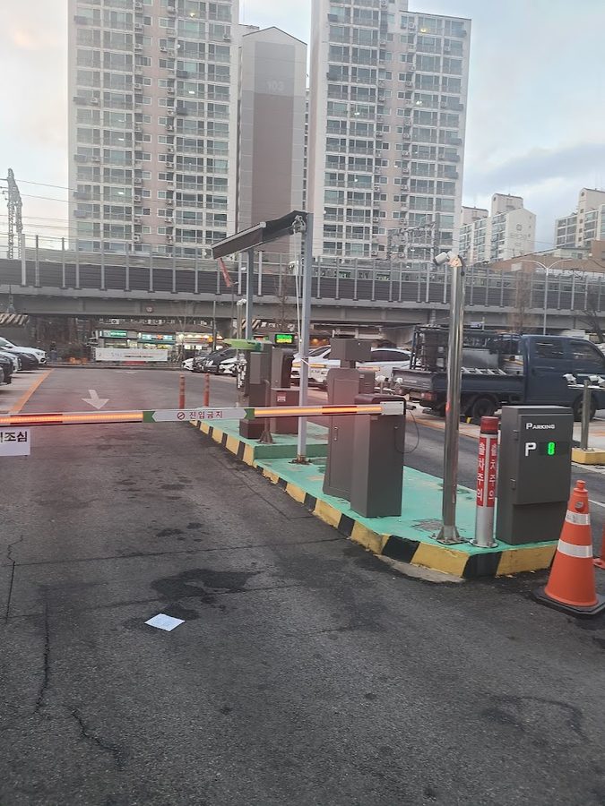 チャンドン駅西駐車場