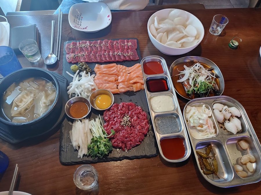 Yukhoe Meogeun Salmon Yeongdeungpo Branch