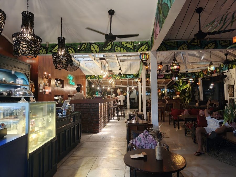 Cafe Dunia - Breakfast Coffee & Bar Seminyak Legian