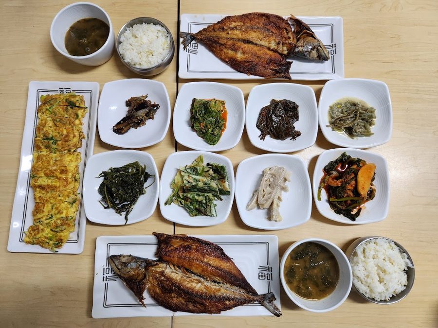 Gamcheon Ajimae Bapjip
