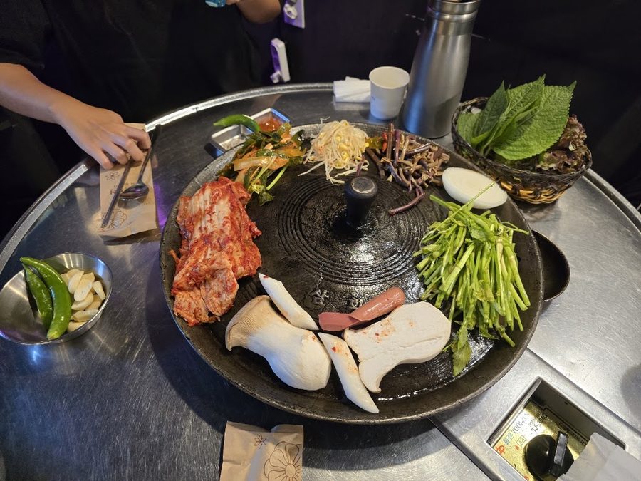 솥뚜껑생삼겹살