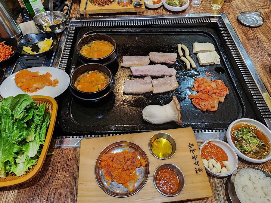 쌍둥이수육국밥 선사점