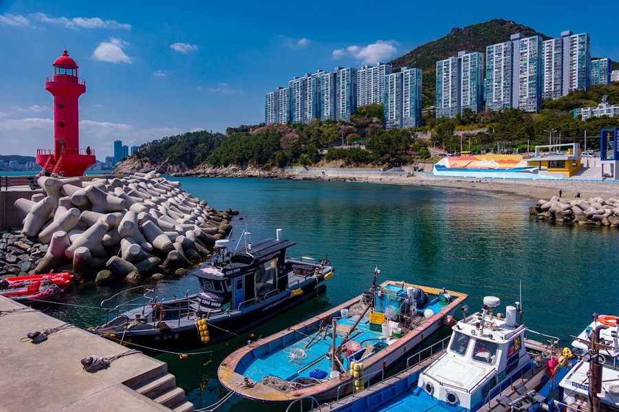 チュンリ港防波堤灯台