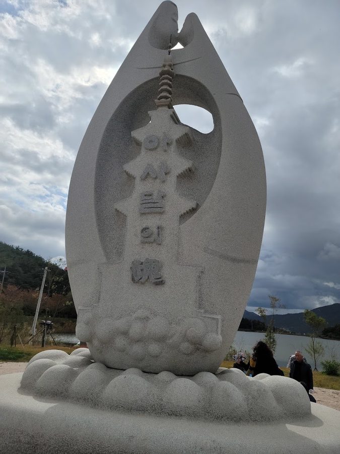 경주 영지 석불좌상