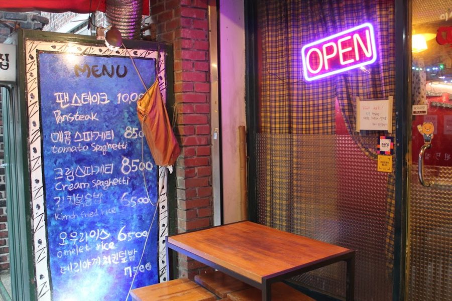 李糕店：奇怪的辣炒年糕店