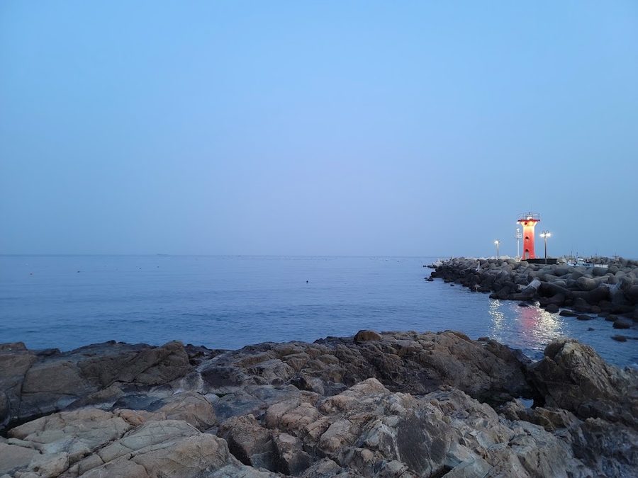 Gongsu Port Breakwater Lighthouse