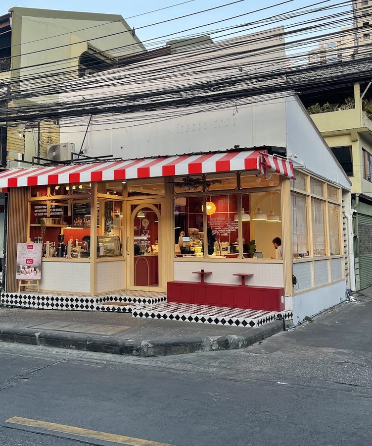 GRUN CAFE SUKHUMVIT 16