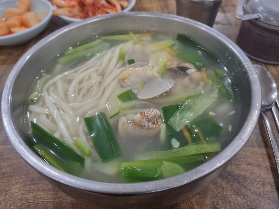 Wonjo Myeongdong Kalguksu