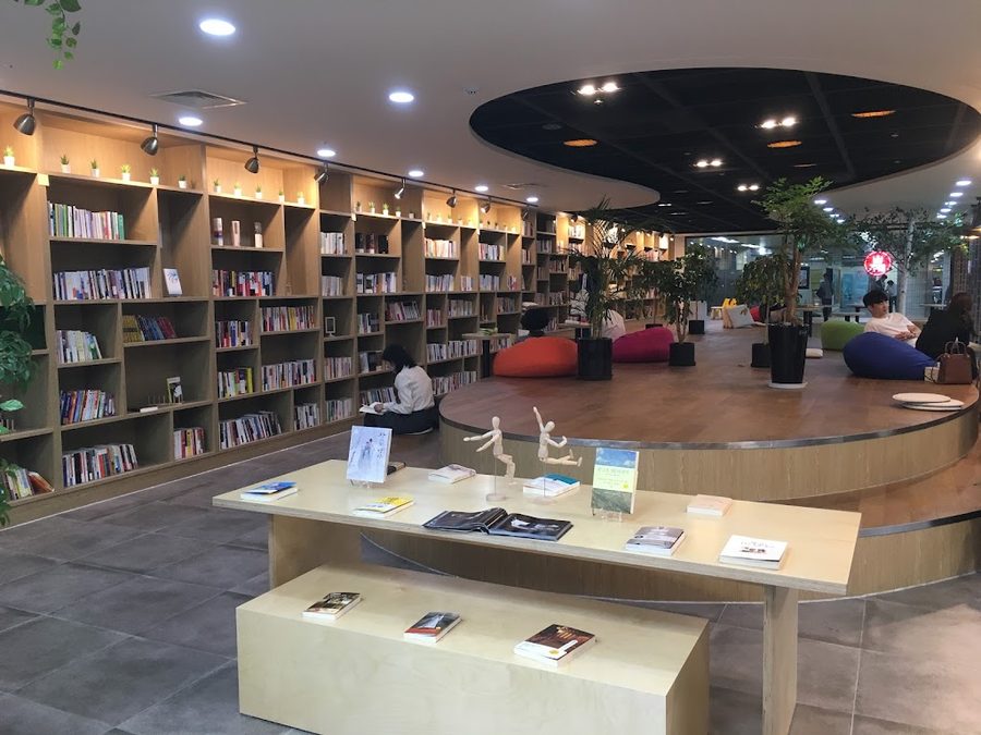 Hollys Coffee Gongdeok Station
