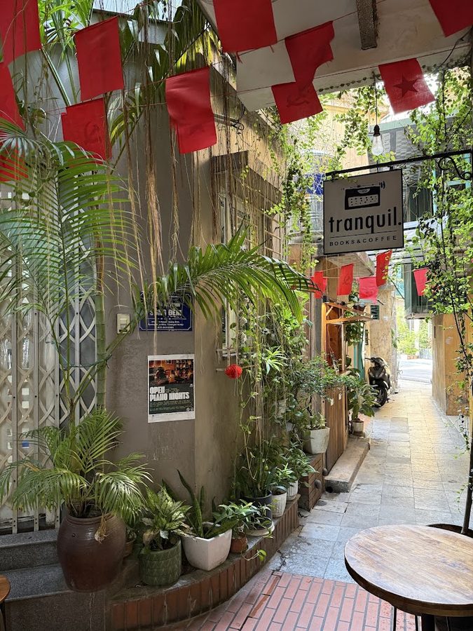 Tranquil Books & Coffee - 5 Nguyễn Quang Bích