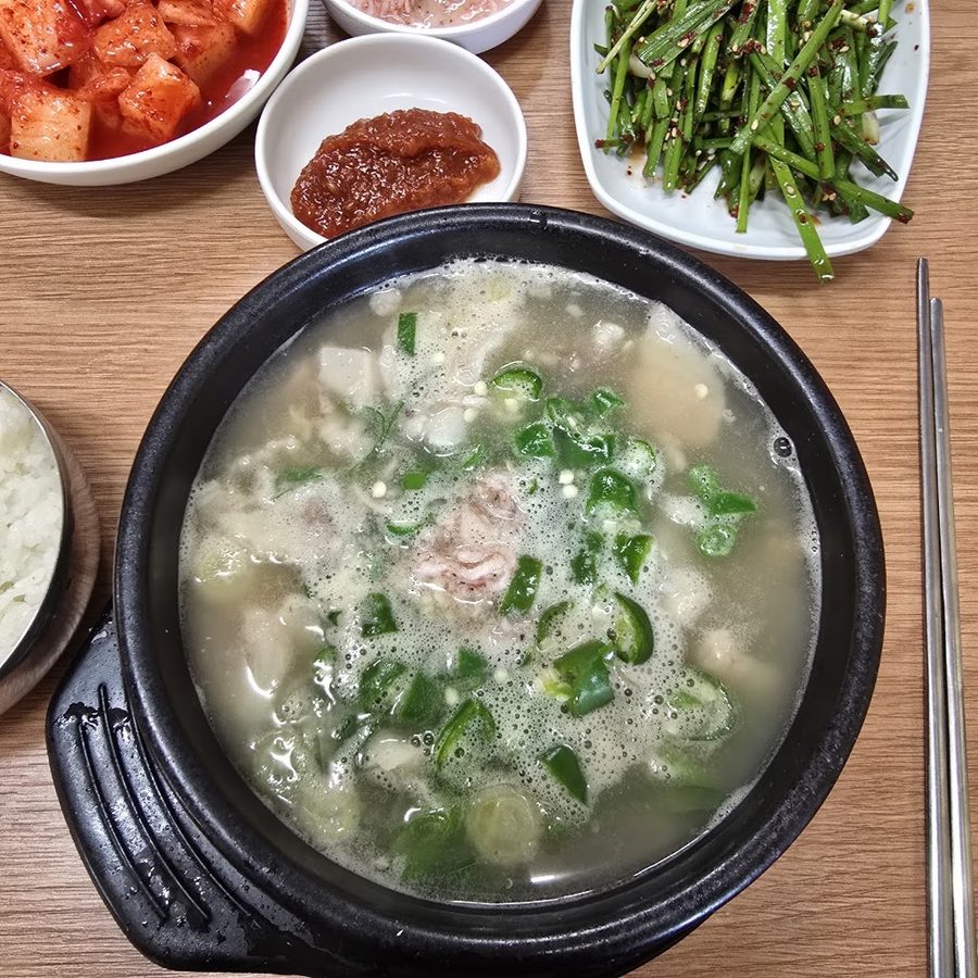 鐵鍋豬腳米腸湯