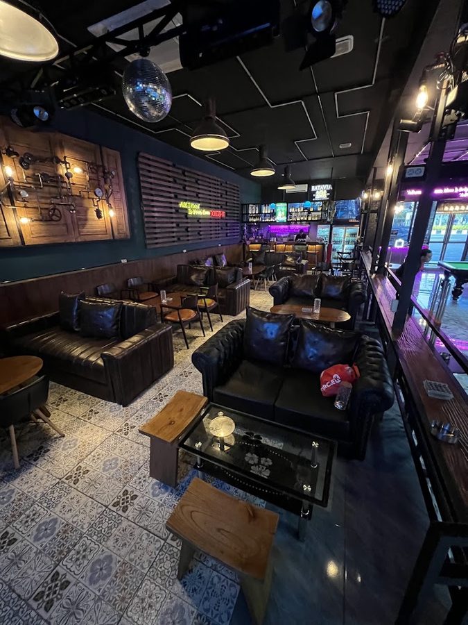 CoLo Sport Bar & Billiards - Seminyak