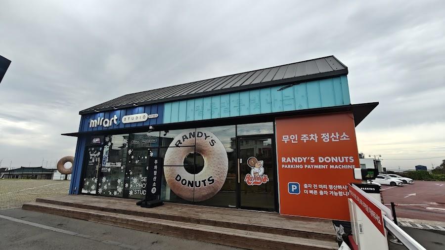 Randy’s Donuts