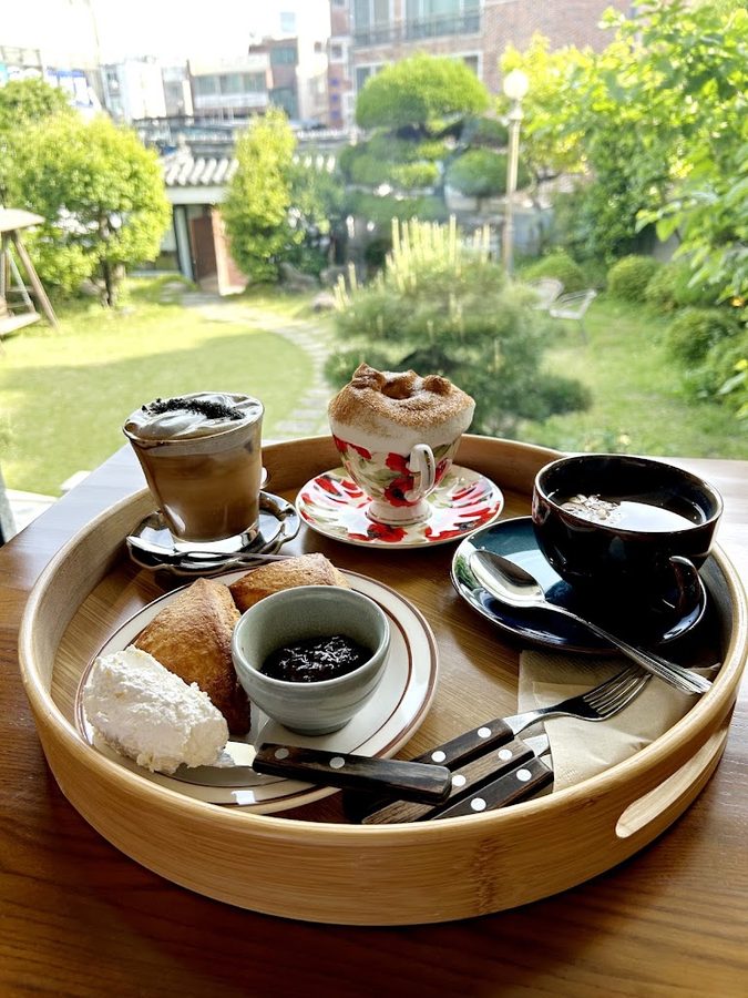 カフェ南山モク