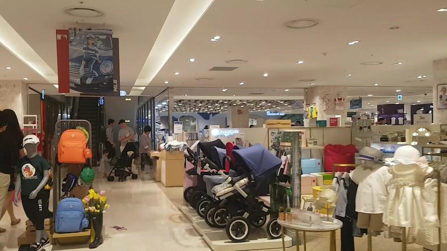 LOTTE Department Store Castle Plaza
