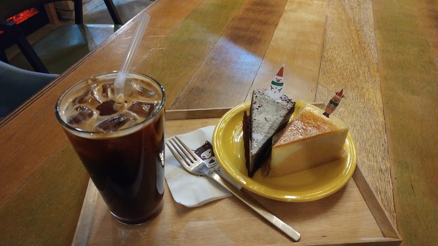 カフェ 怠け者の猫
