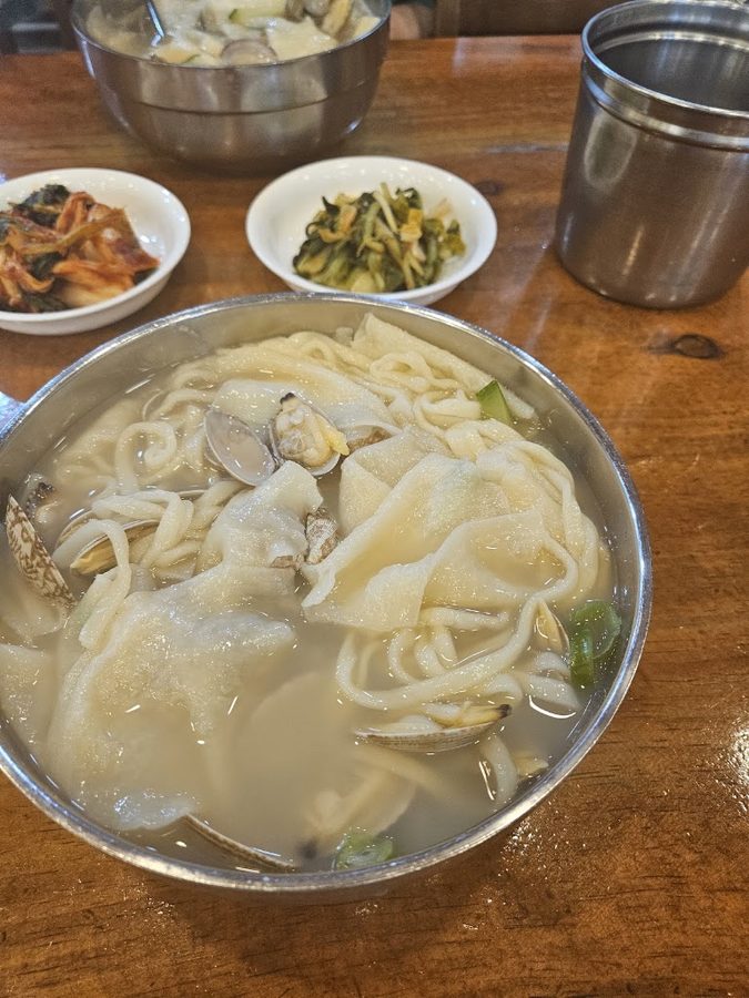Solhyanggi Haemul Kalguksu