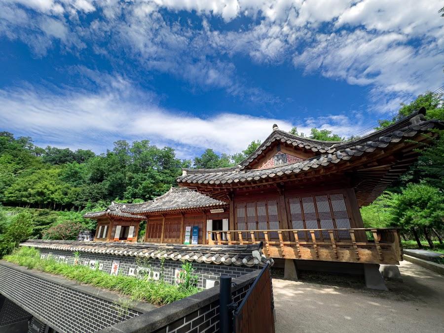 Cheongun Literature Library