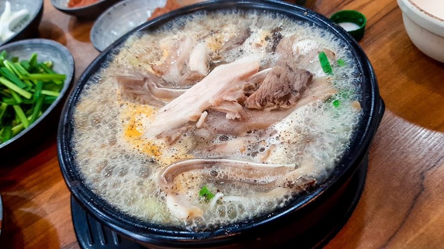농민사골순대국
