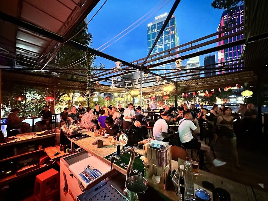 In SaiGong Rooftop Sports Bar
