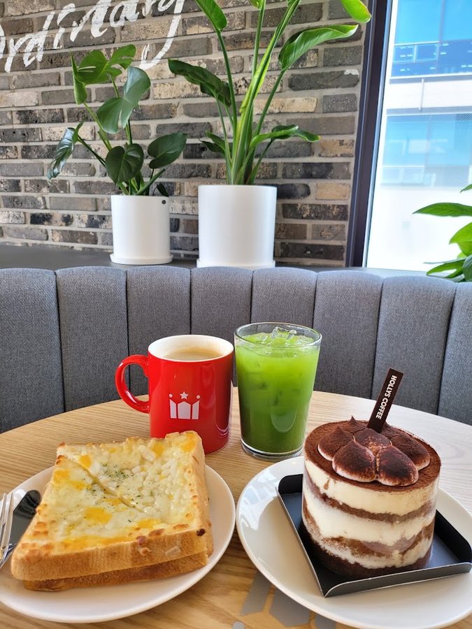 Hollys Ulsan Daldong DT Branch