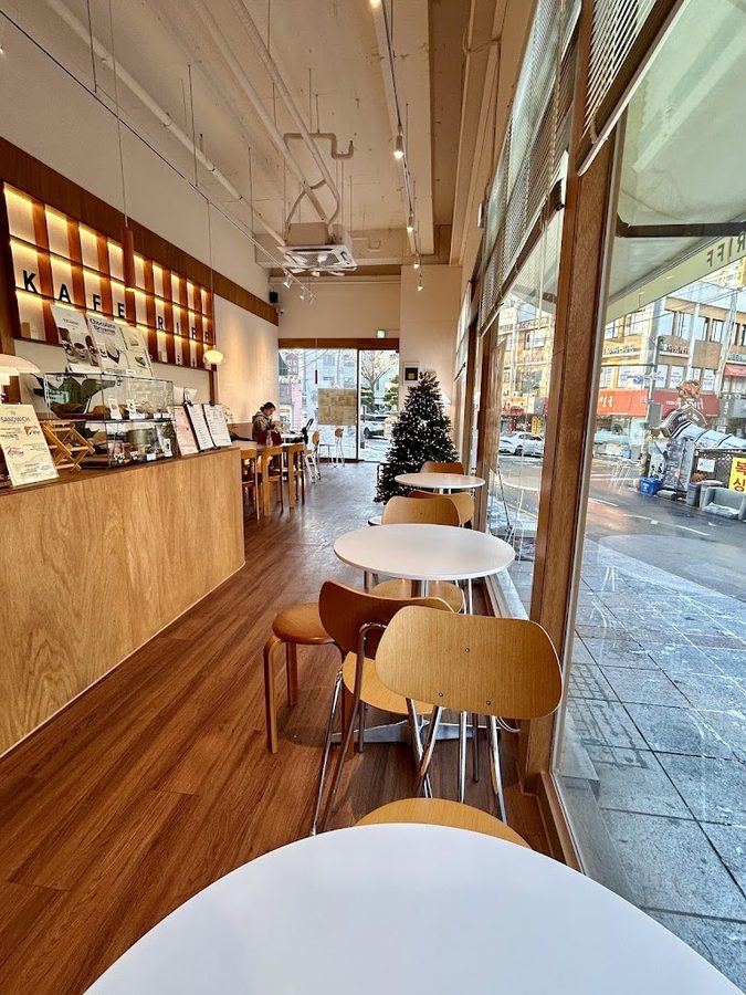 Cafe Leaf Apgujeong Branch