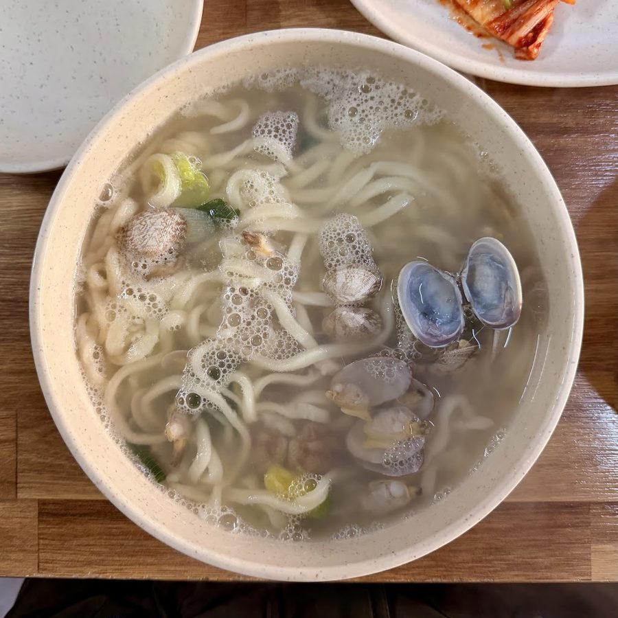 Baengnyeongdo Bajirak Kalguksu