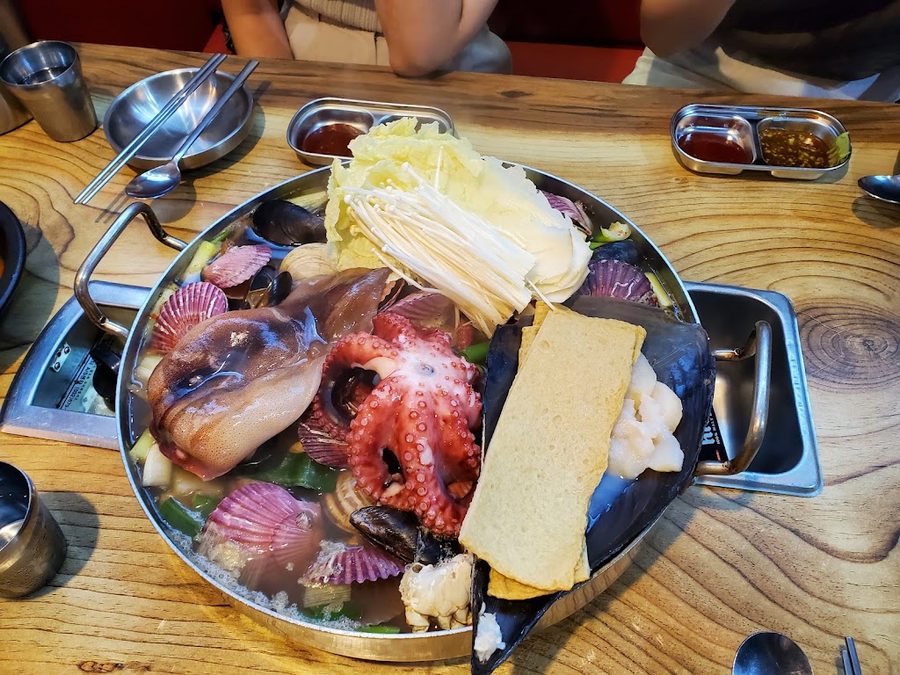 Kim Seonsaeng Jogaejjim (Mr. Kim Steamed Clam)