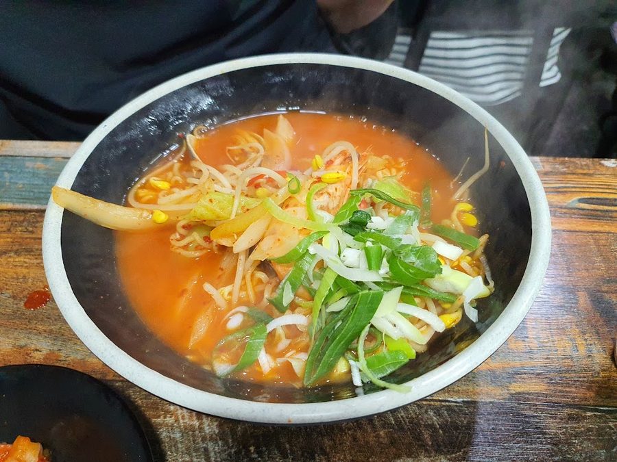 Seodaemun Oehalmeoni Ramyeon