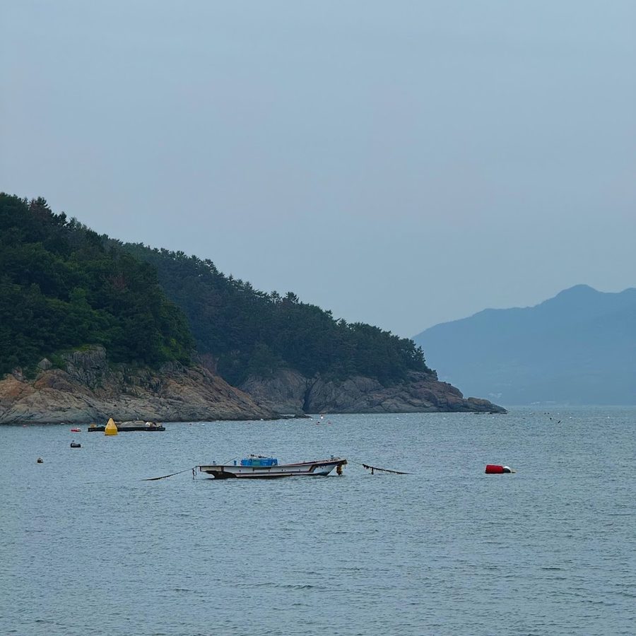 萬成里黑沙海灘