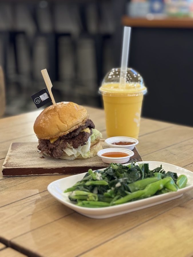 Bun Meat & Cheese Burger - Saladaeng