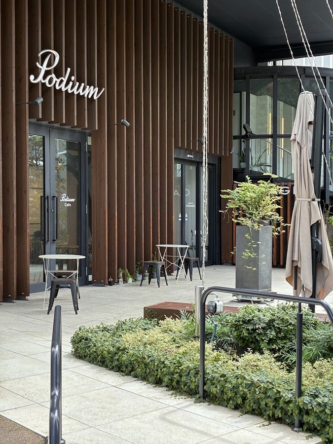Podium cafe