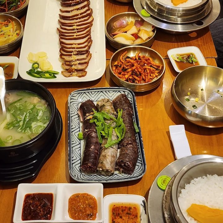 Jinhan Gukbap - Cơm Canh Hàn - Quận 1