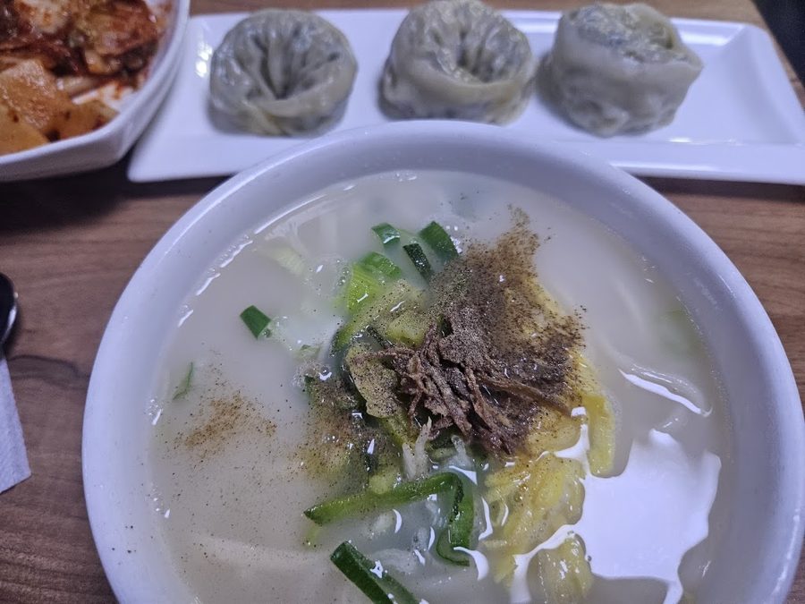 厚岩洞刀削麵