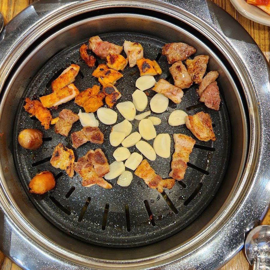 無限續肉烤肉店
