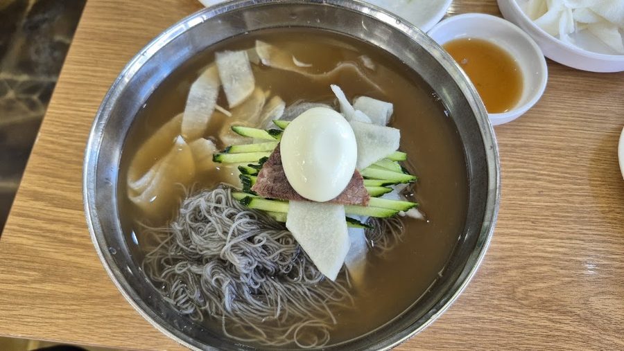 靑松本館 咸興冷麵專門店